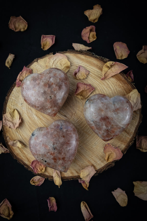 Sunstone Crystal Heart, Gold gemstone, Crystal for personal power, Crystal for freedom, Crystal for Abundance, Joyful gemstone.