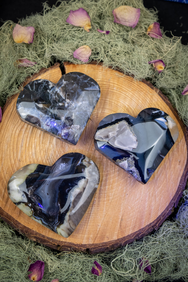Volcano Agate Heart Crystal Stone, Natural UV Reactive Gem, Healing and Grounding Energy