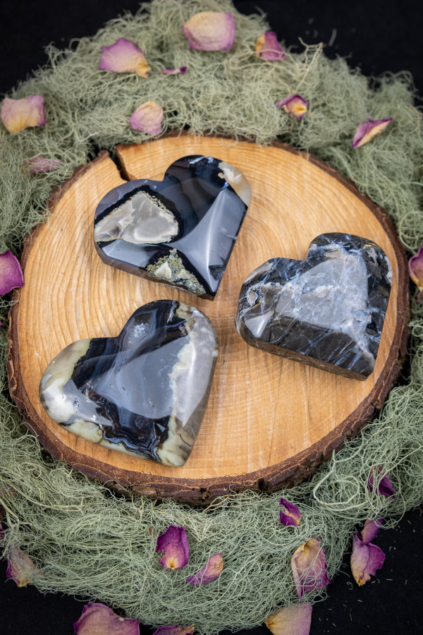 Volcano Agate Heart Crystal Stone, Natural UV Reactive Gem, Healing and Grounding Energy