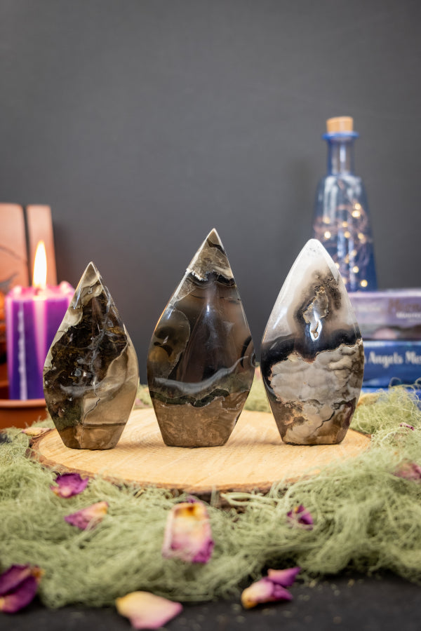Volcano Agate Flame Crystal, UV Reactive Gemstone, Healing Stone for Energy Balance, Protection, Meditation and Spiritual Growth