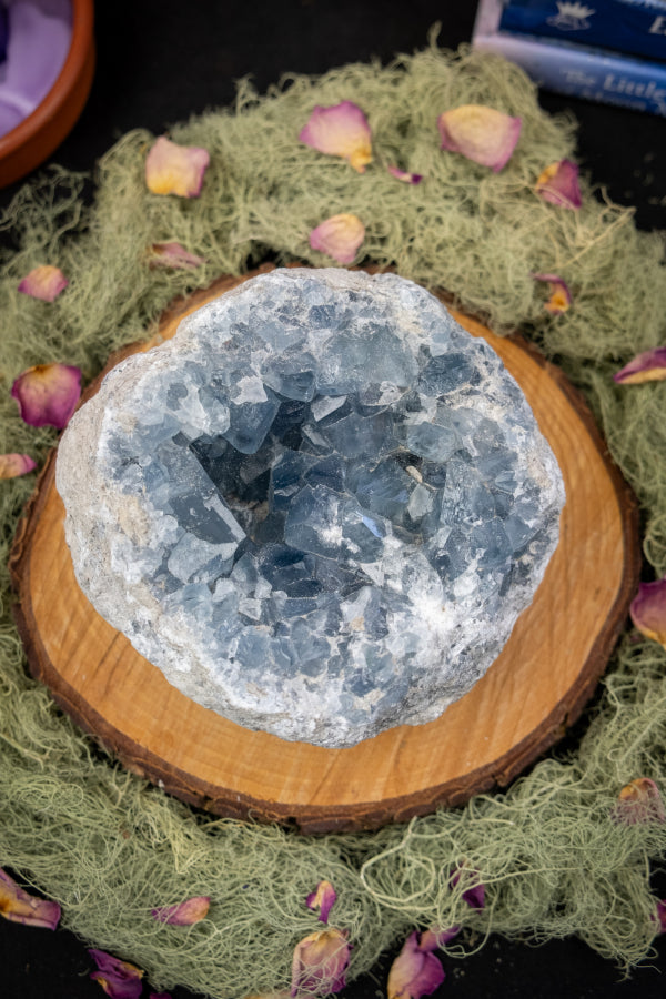 Celestite crystal, Celestite cluster, Small crystal geode, AAA grade, Crystal for calm, Healing crystal, Crystal for peace, Angel crystal.