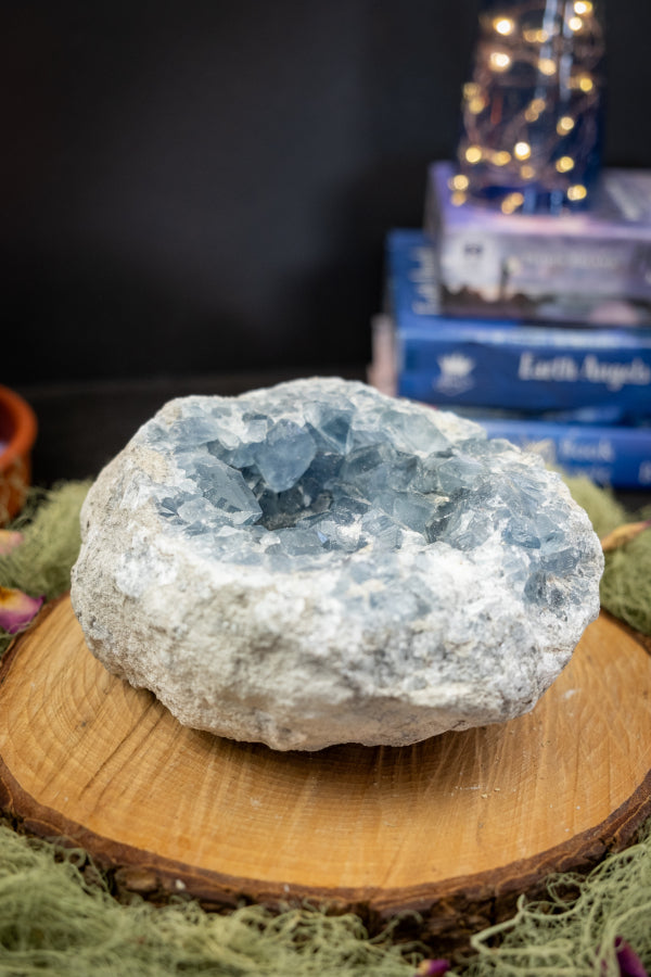Celestite crystal, Celestite cluster, Small crystal geode, AAA grade, Crystal for calm, Healing crystal, Crystal for peace, Angel crystal.