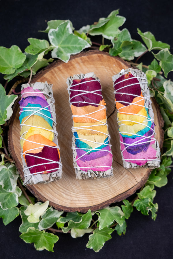 Sage Rainbow Petal Smudge Stick, Natural Cleansing Herb Bundle for Energy Clearing, Ritual, Meditation and Spiritual Healing