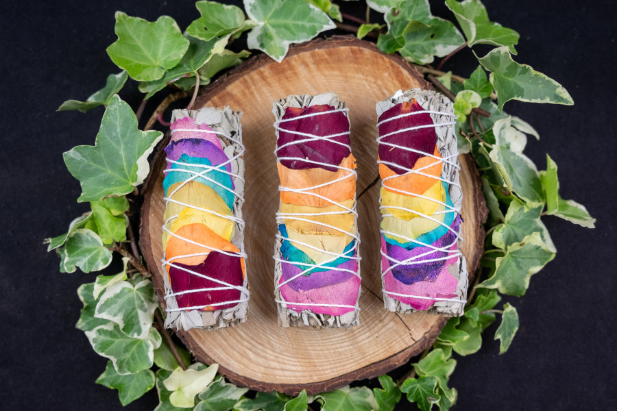 Sage Rainbow Petal Smudge Stick, Natural Cleansing Herb Bundle for Energy Clearing, Ritual, Meditation and Spiritual Healing