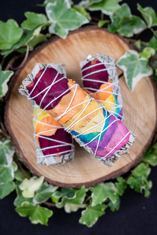 Sage Rainbow Petal Smudge Stick, Natural Cleansing Herb Bundle for Energy Clearing, Ritual, Meditation and Spiritual Healing