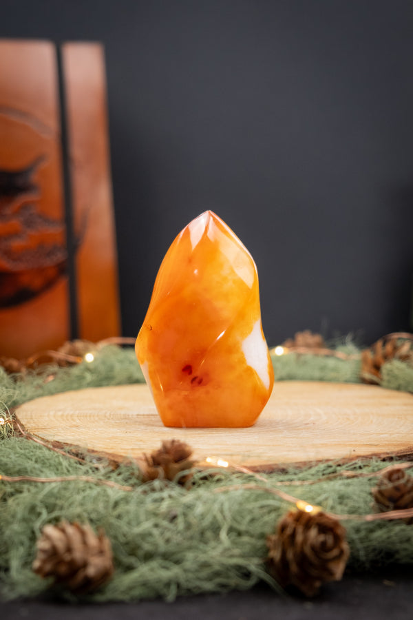 Carnelian Flame Crystal, Healing Stone of Passion, Creativity and Vitality, Energising Gem for Motivation and Confidence