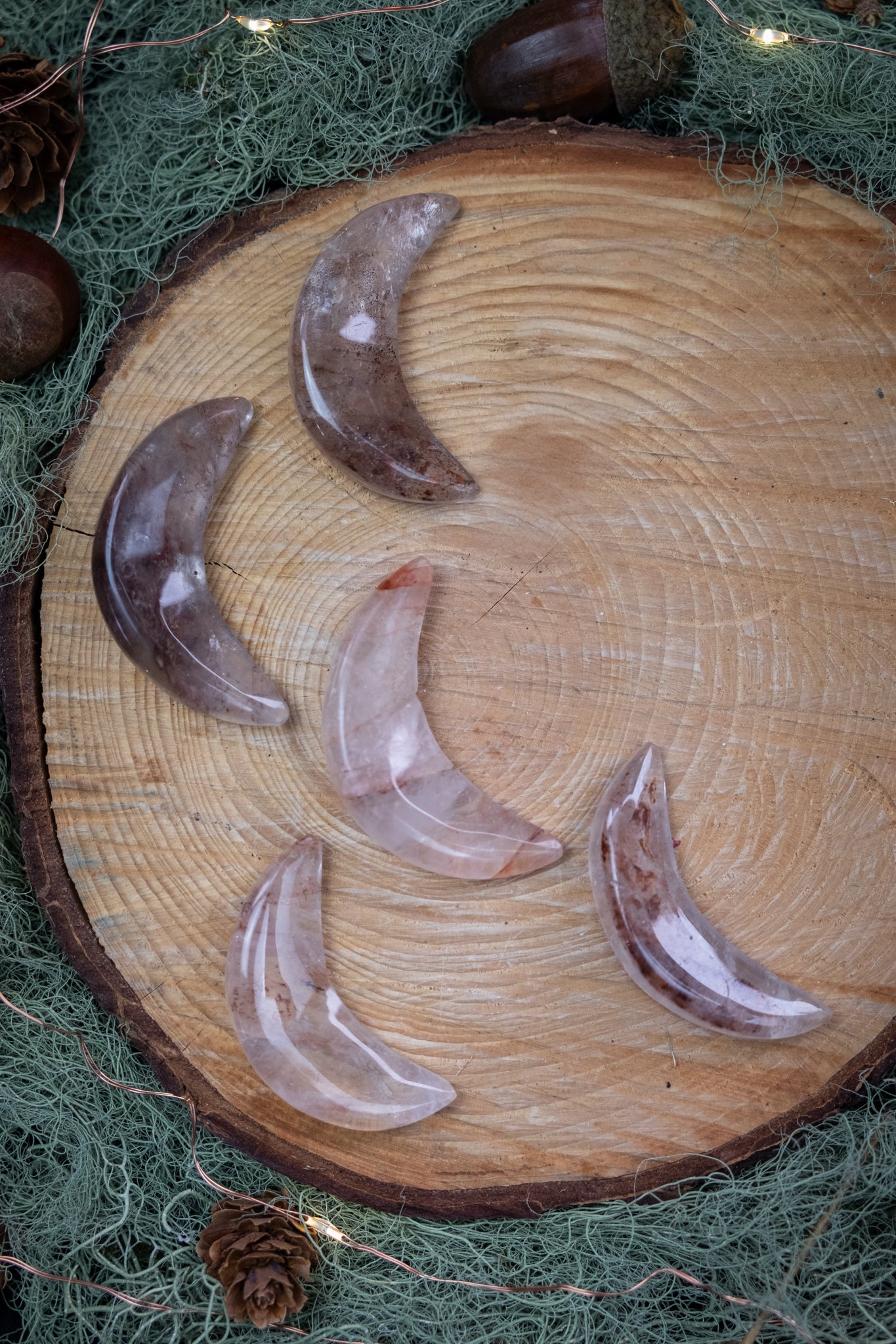 Hematoid Quartz Crescent Moon Crystal, Red Golden Healing Stone for Energy Grounding, Focus, Emotional Balance and Strength