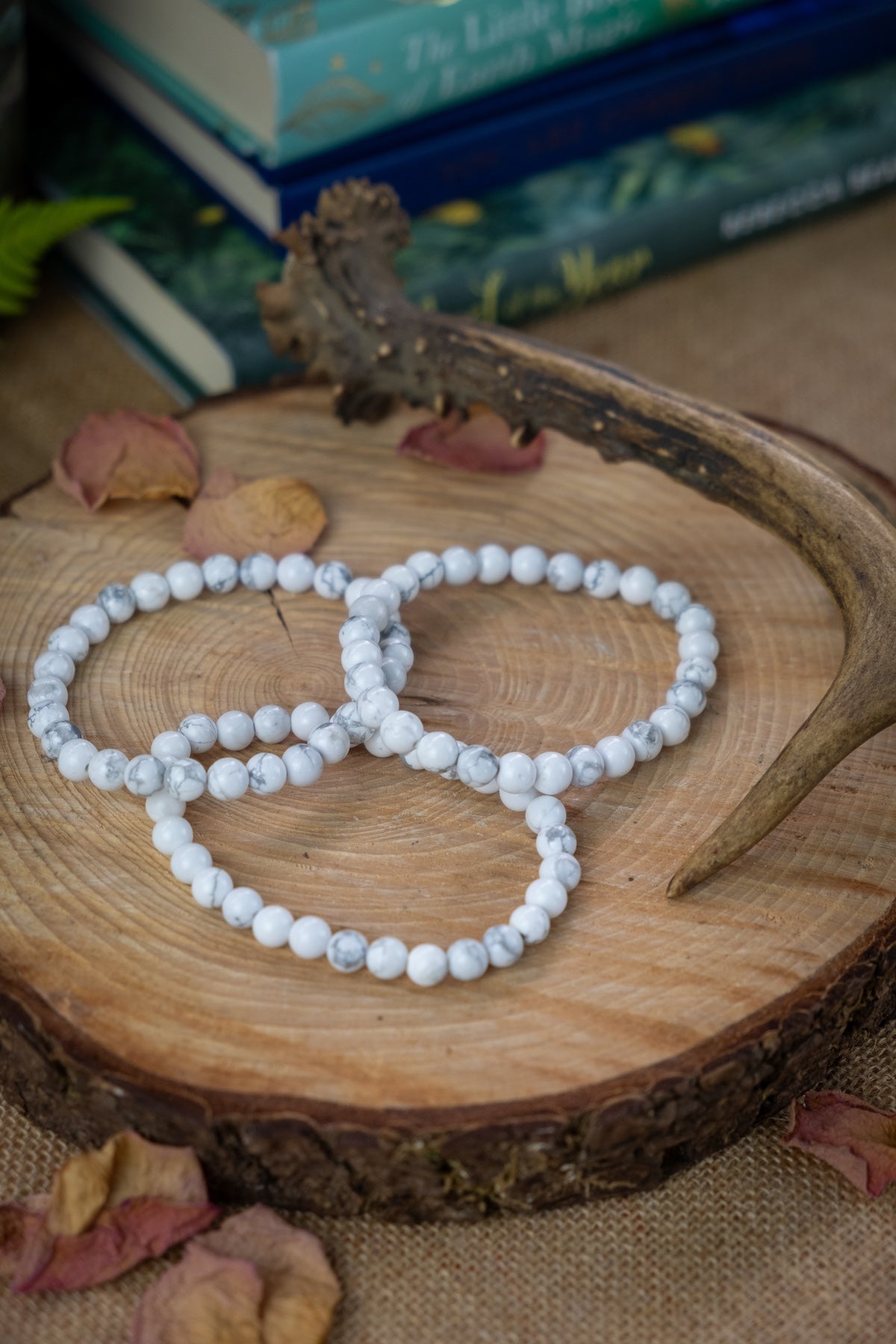 Howlite crystal bracelet, Crystal for calm, Soothe an overactive mind, anxiety, Panic attack support