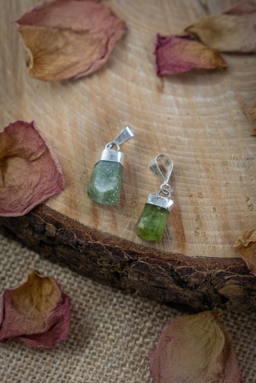 Peridot crystal pendant, Sterling silver pendant, August birthstone, Hand carved crystal, handmade pendant, Boho style.