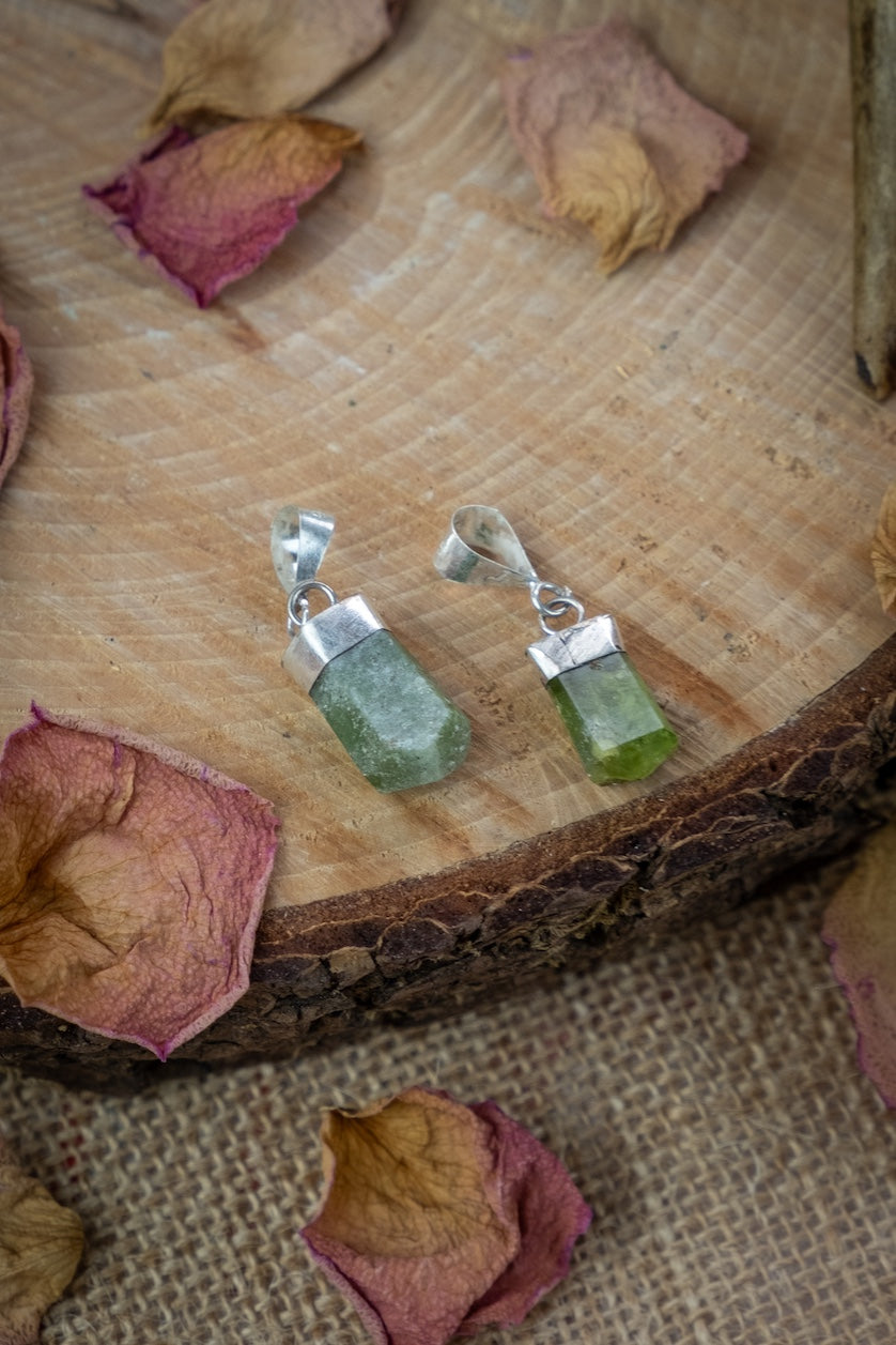 Peridot crystal pendant, Sterling silver pendant, August birthstone, Hand carved crystal, handmade pendant, Boho style.