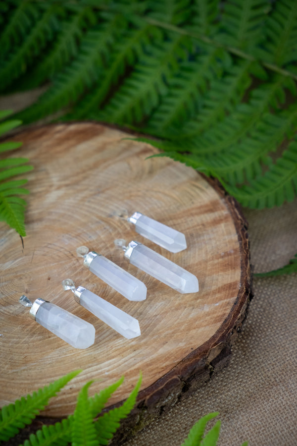 Moonstone crystal pendant, Genuine A grade white moonstone, A crystal for intuition, magic and protection, Moon cycle, The rhythm of life.