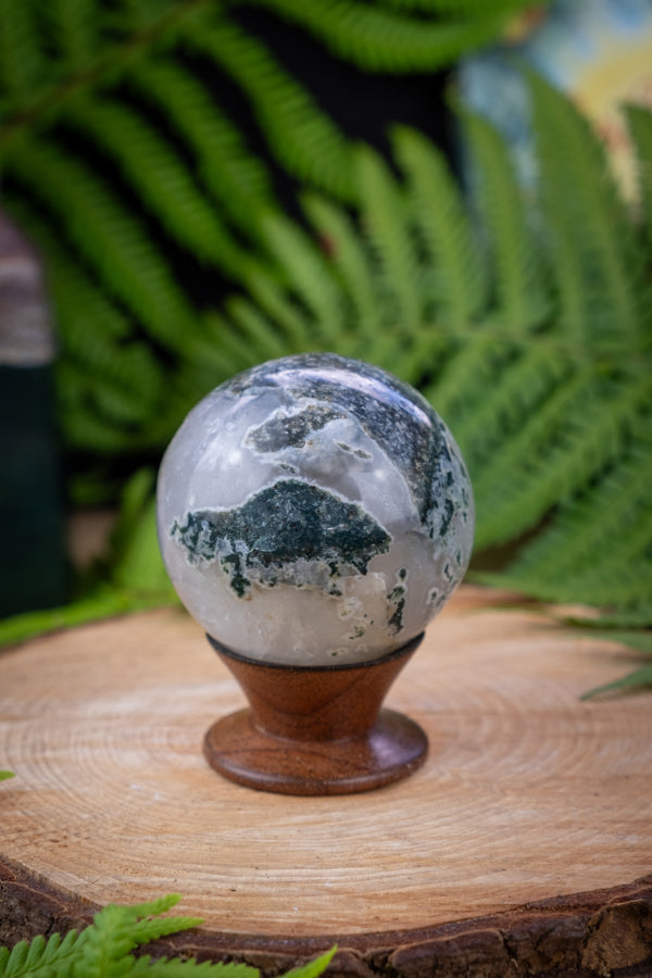 Crystal holders (small) in Oak wood or Mahogany, Hand turned wood, Sustainable wood stand, Artisan maker, Local Craftsmanship