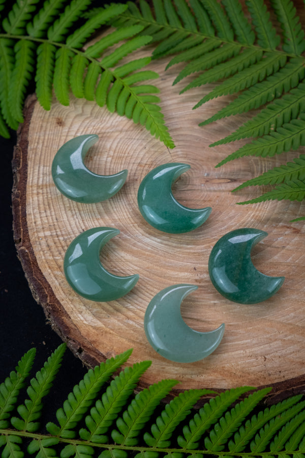 Green Aventurine Crystal Moon, Luckiest crystal, Manifestation, Abundance, Release old habits, Cultivate a zest for life
