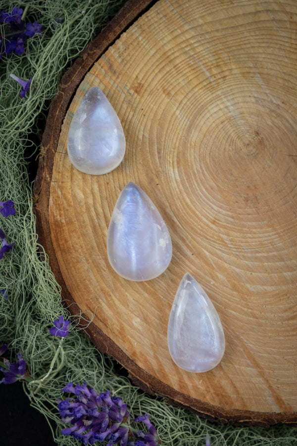 High Grade White Moonstone Cabochon, Tear Drop Crystal Gemstone with Blue Flash for Feminine Energy, Intuition and New Beginnings