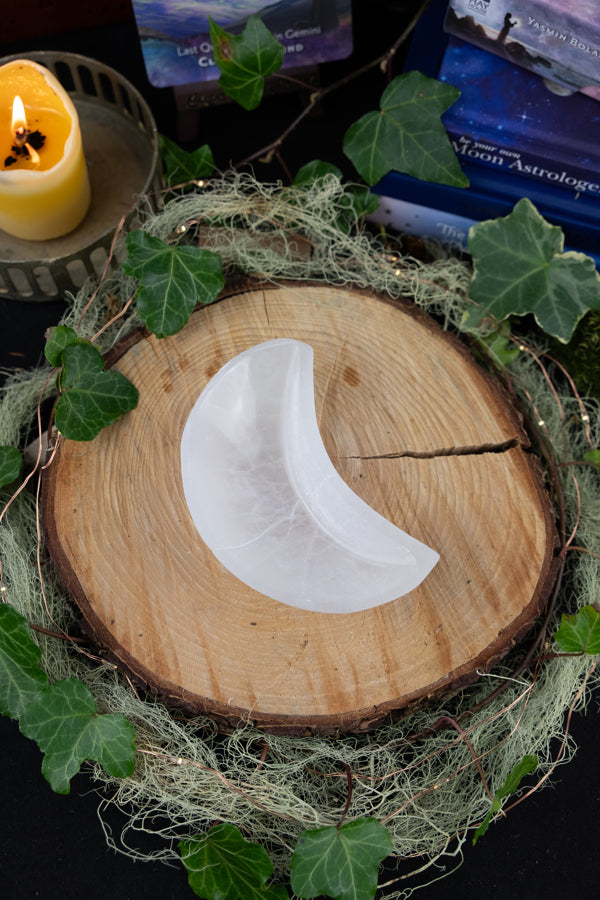 Selenite Crescent Moon Bowl, Crystal Charging Dish, Cleansing & Purifying, Moon Altar Decor, Energy Clearing, High Vibrational Stone