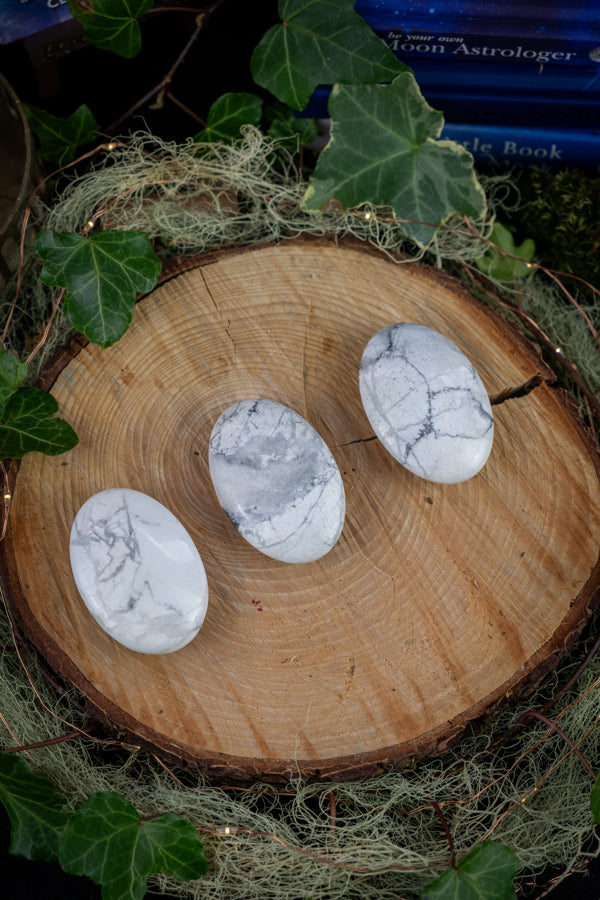 Howlite Palm Stone, White Howlite Crystal, Stress Relief Gemstone, Calming Stone for Sleep, Anxiety, Meditation & Spiritual Growth