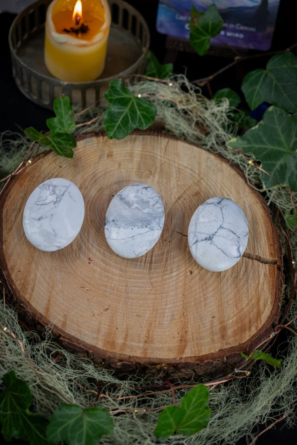 Howlite Palm Stone, White Howlite Crystal, Stress Relief Gemstone, Calming Stone for Sleep, Anxiety, Meditation & Spiritual Growth