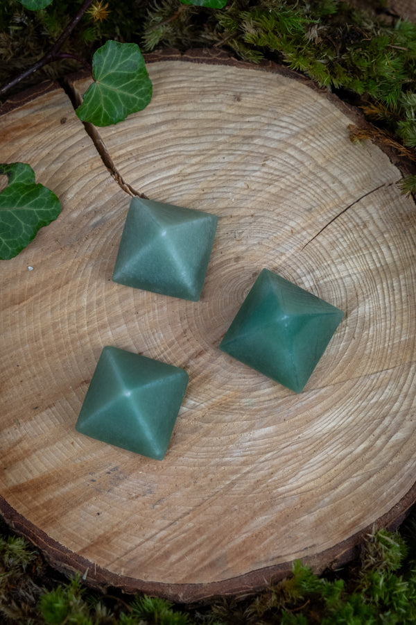 Green Aventurine Crystal Pyramid for Abundance, Heart Healing, Luck, Manifestation, Calm Energy, Prosperity, Growth Stone