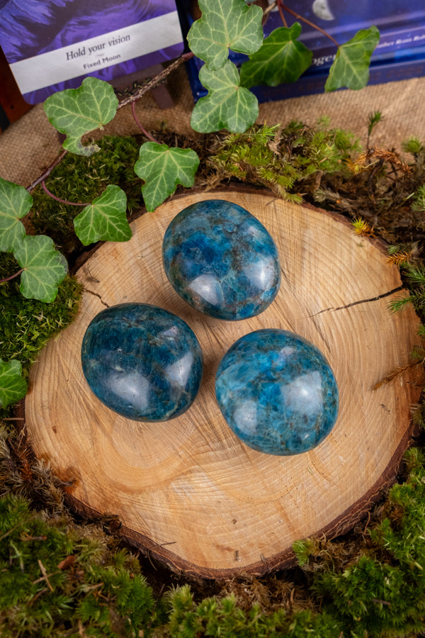 Apatite Palm Stone, Throat and Third Eye Chakra Crystal, Manifestation and Motivation Gem, Mental Clarity and Creativity Healing Stone