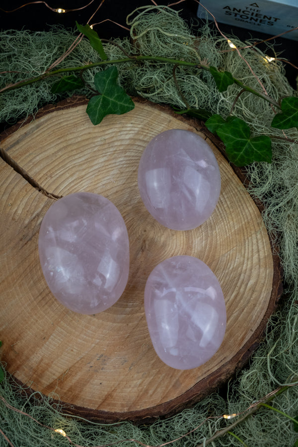 Rose Quartz galets, Pink gemstone palmstone, Crystal for love.