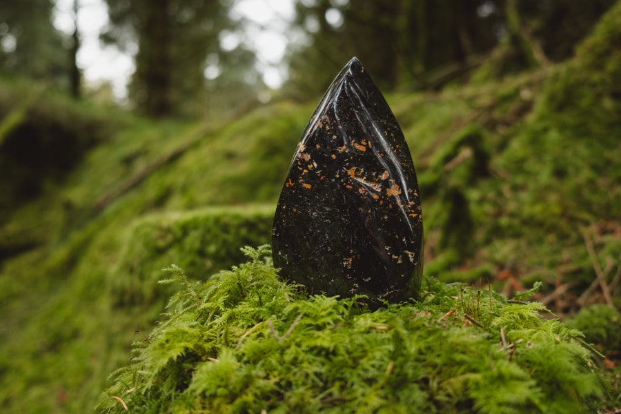 Black Tourmaline with Hematite crystal, Purify and protect your home, Grounding crystal, EMF protection, Absorb negativity.