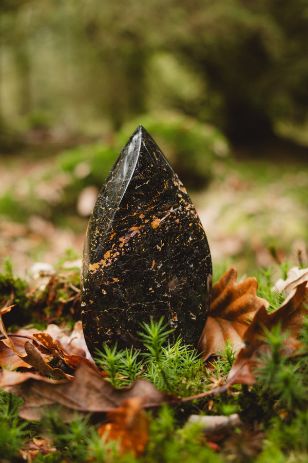 Black Tourmaline with Hematite crystal, Purify and protect your home, Grounding crystal, EMF protection, Absorb negativity.