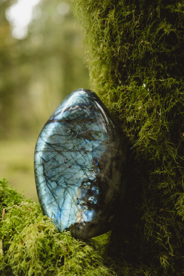 Labradorite Crystal freeform, Crystal for intuition, Spiritual gift, Akashic records, Psychic crystal, Protection stone. A stone of magic.