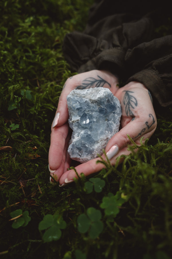 Celestite crystal cluster, A+ grade, Ethically sourced, Crystal for calm & heal, Crystal for peace, Angel crystal, Small crystal geode.