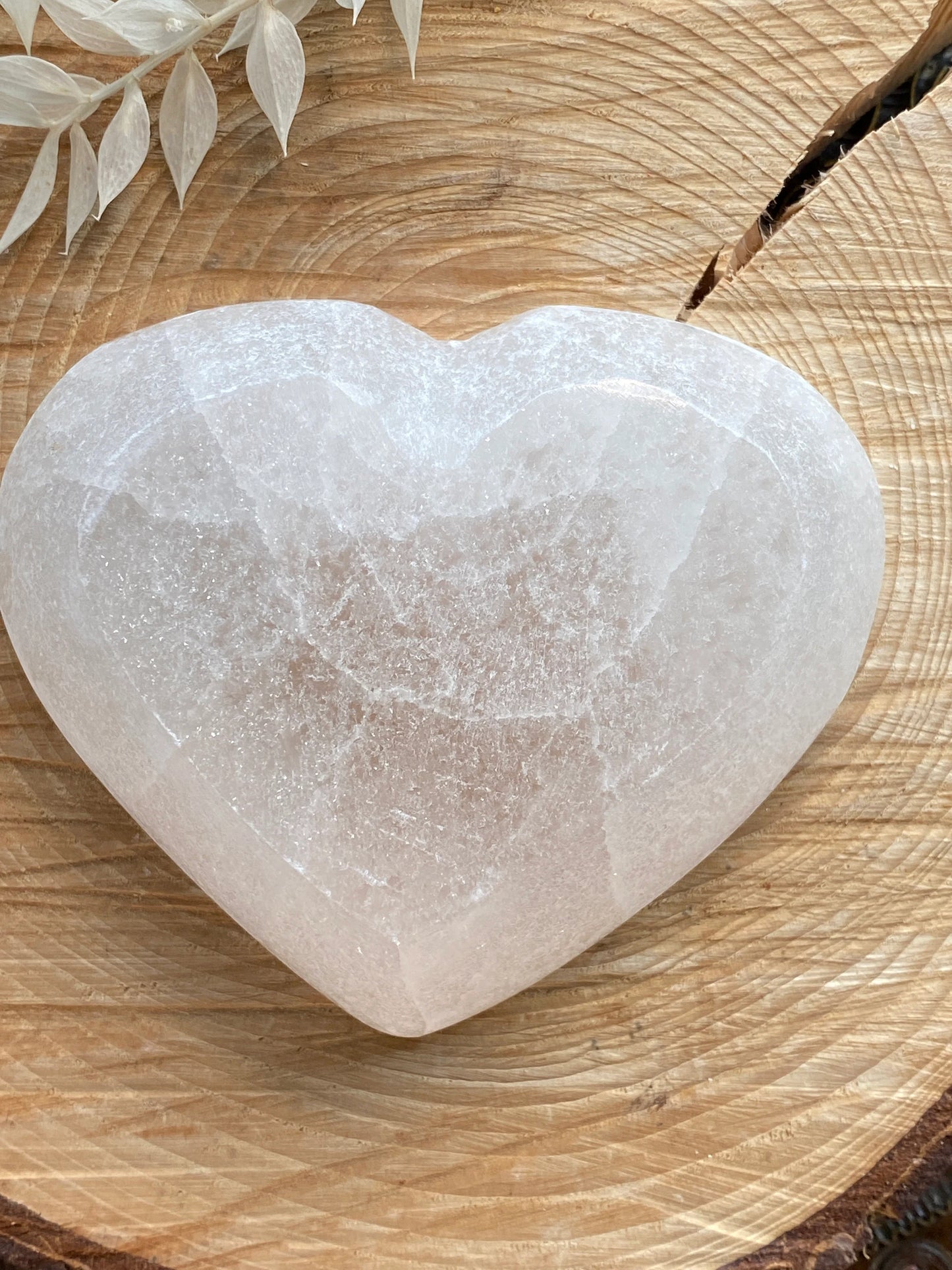 Selenite heart bowl / charging bowl - Cleanses crystals and your energy, Purifying crystal Promoting harmony and calm, Crown Chakra