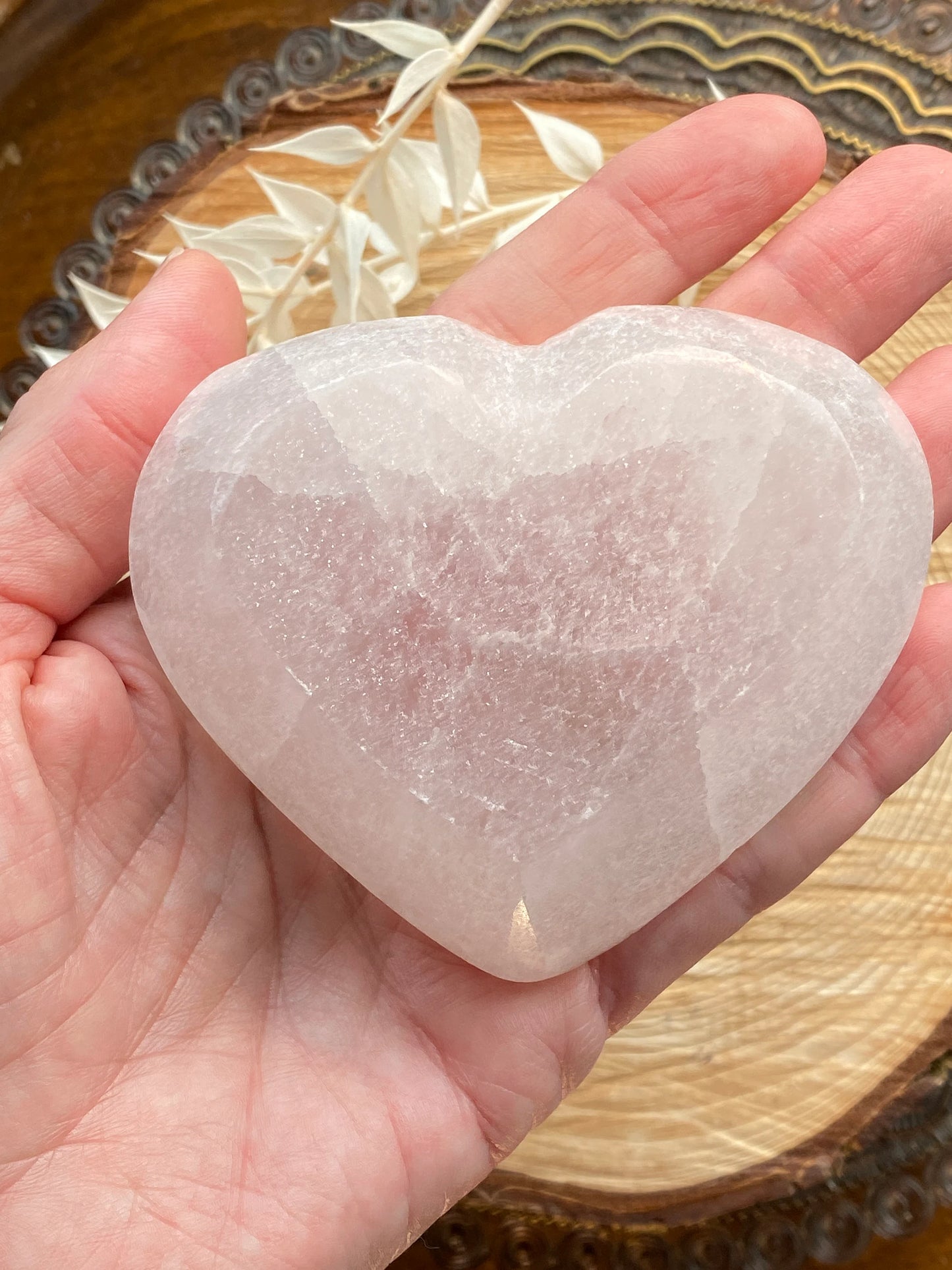Selenite heart bowl / charging bowl - Cleanses crystals and your energy, Purifying crystal Promoting harmony and calm, Crown Chakra
