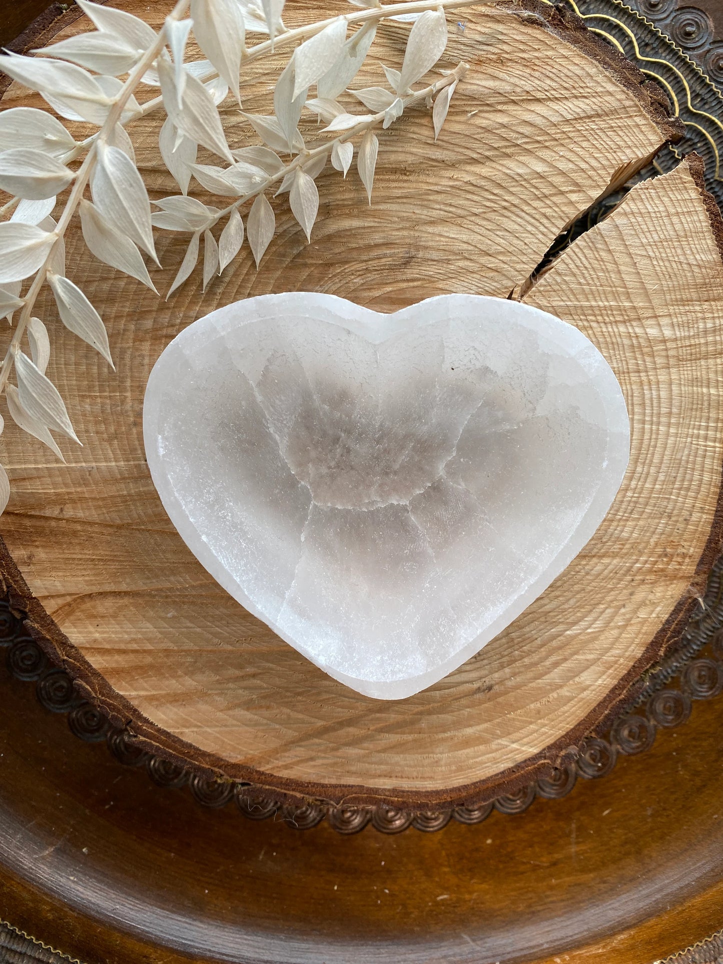 Selenite heart bowl / charging bowl - Cleanses crystals and your energy, Purifying crystal Promoting harmony and calm, Crown Chakra