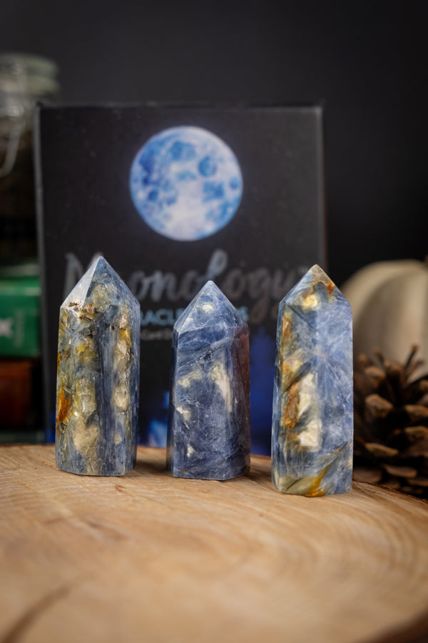 Kyanite crystal points, Cord cutting crystal, Balances yin-yang energy, Aligns all chakras, Removes blockages, Self cleansing crystal.