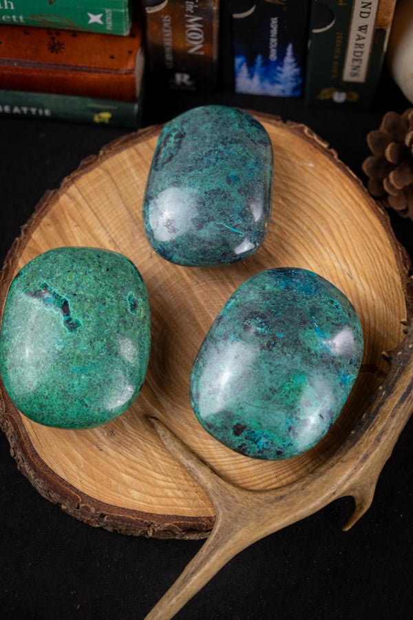 Chrysocolla crystal, Large palm stones, Known as the teacher stone or Wise stone, Crystal of empowerment, A grade, exceptional quality.