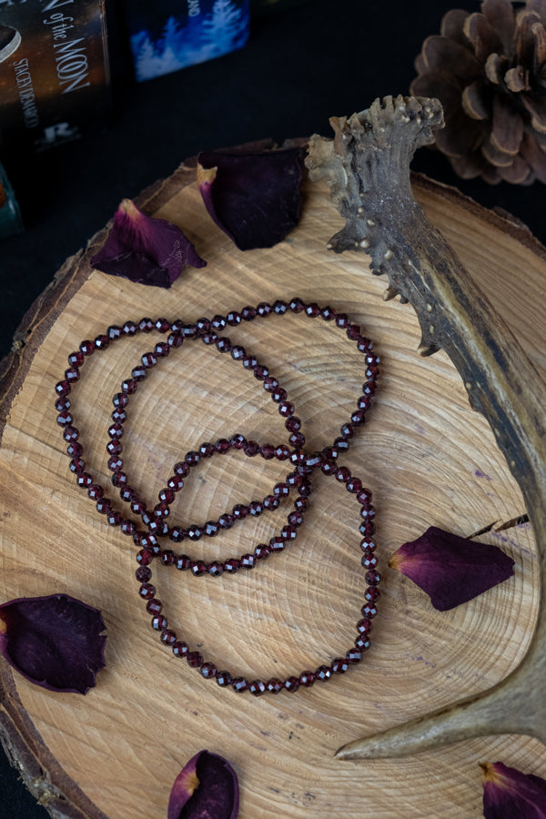 Garnet Crystal Faceted Bracelet, Crystal for love, Crystal for creativity, Vitality, Creativity, Confidence and Protection, Gift for her.