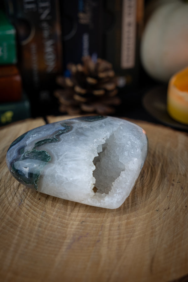 Moss Agate crystal heart, Drusy agate, Grounding crystal, Gaia energy crystal, Gift for her, Gift for crystal lover, Gift for nature lover.