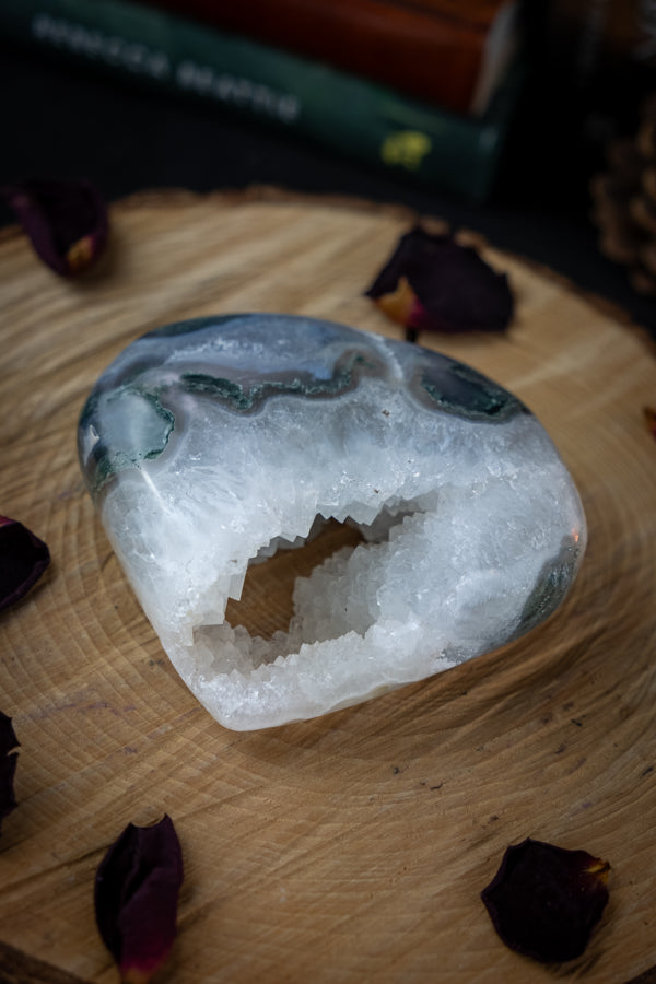 Moss Agate crystal heart, Drusy agate, Grounding crystal, Gaia energy crystal, Gift for her, Gift for crystal lover, Gift for nature lover.