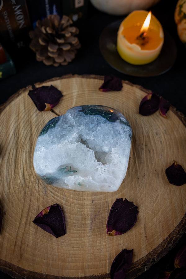 Moss Agate crystal heart, Drusy agate, Grounding crystal, Gaia energy crystal, Gift for her, Gift for crystal lover, Gift for nature lover.