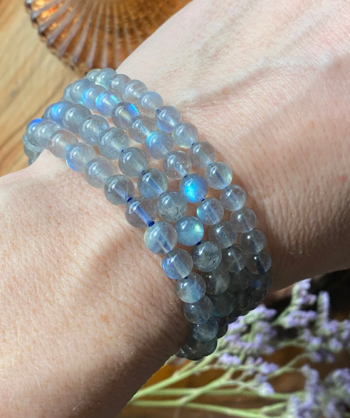 What are the benefits of wearing crystal bracelets