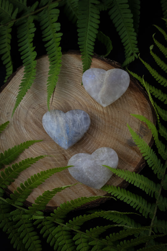 White Moonstone Crystal Hearts, Blue flash moonstone, A crystal for intuition, magic and protection, Moon cycle, The rhythm of life