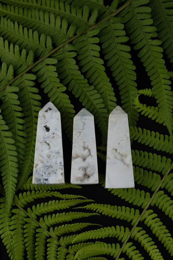 White plume Agate, Dendritic agate crystal, Merlinite crystal, Healing crystal, Crystal for balance, Crystal lover gift.