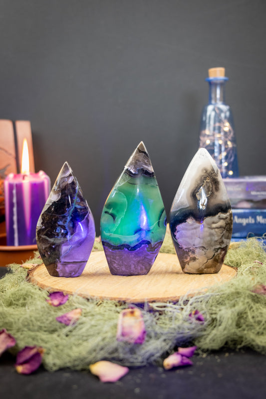 Volcano Agate Flame Crystal, UV Reactive Gemstone, Healing Stone for Energy Balance, Protection, Meditation and Spiritual Growth