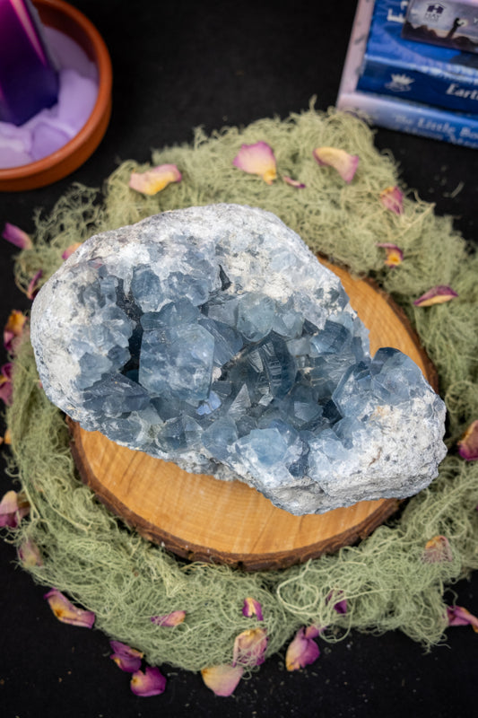 Celestite crystal, Celestite cluster, Small crystal geode, Crystal for calm, Healing crystal, Crystal for peace, Angel crystal.