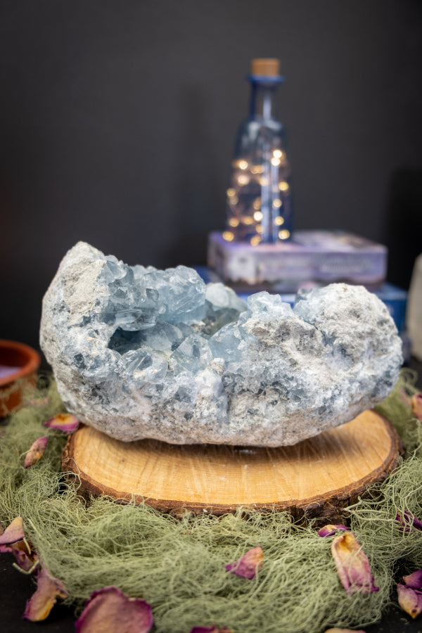 Celestite crystal, Celestite cluster, Small crystal geode, Crystal for calm, Healing crystal, Crystal for peace, Angel crystal.