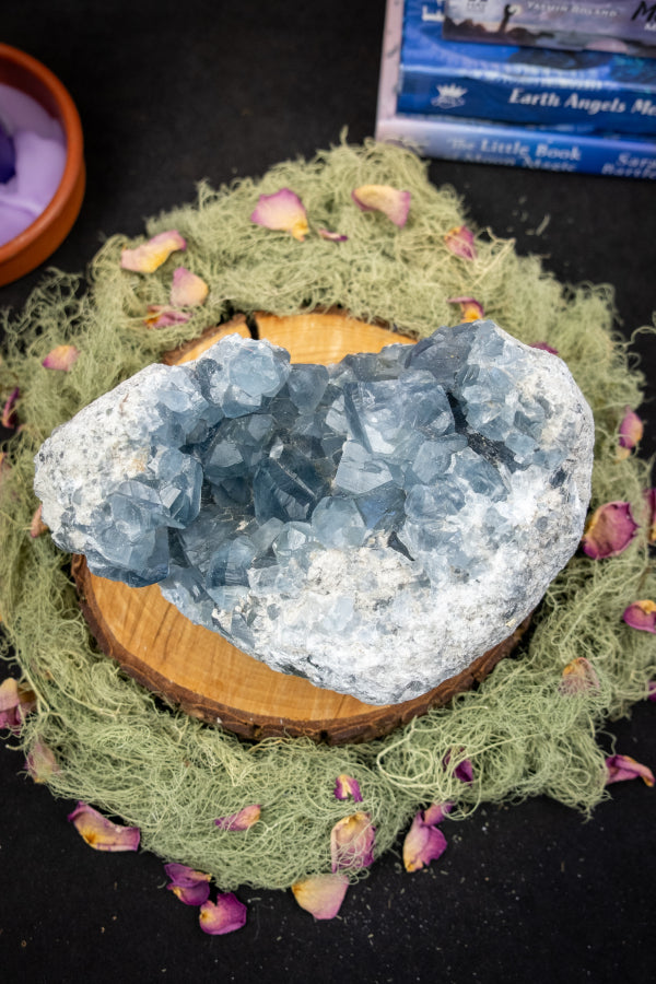 Celestite crystal, Celestite cluster, Small crystal geode, Crystal for calm, Healing crystal, Crystal for peace, Angel crystal.