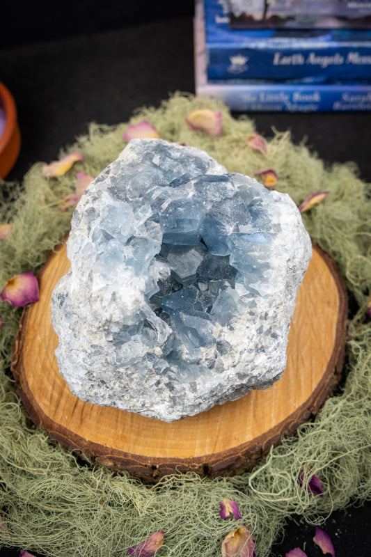 Celestite crystal, Celestite cluster, Small crystal geode, Crystal for calm, Healing crystal, Crystal for peace, Angel crystal.