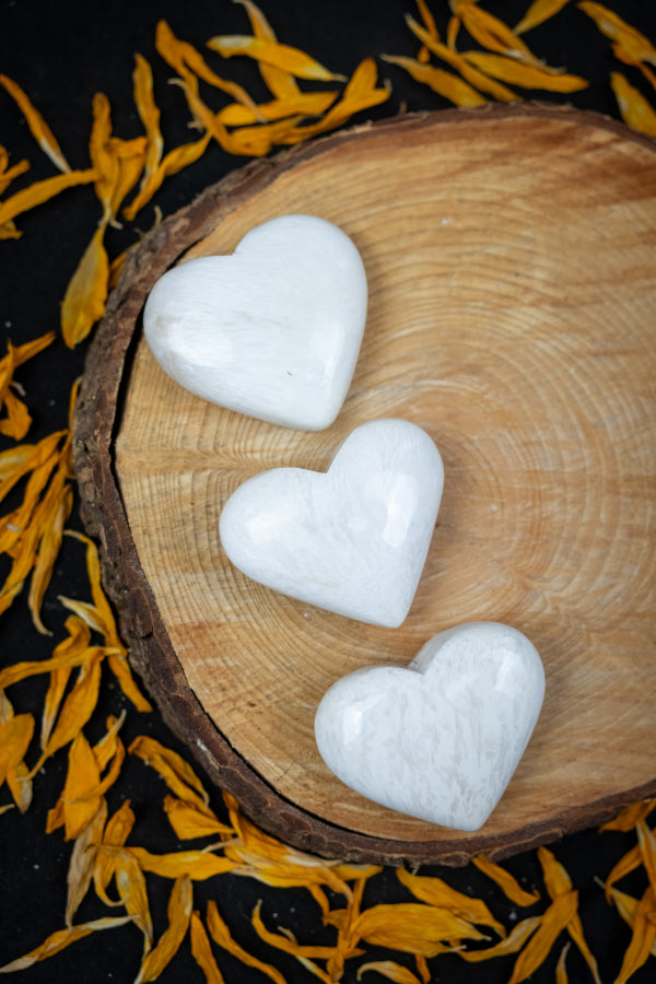 Scolecite Crystal Heart, Gemstone of Inner Peace, Calming Stone for Meditation, High Vibration Crystal for Healing and Awakening