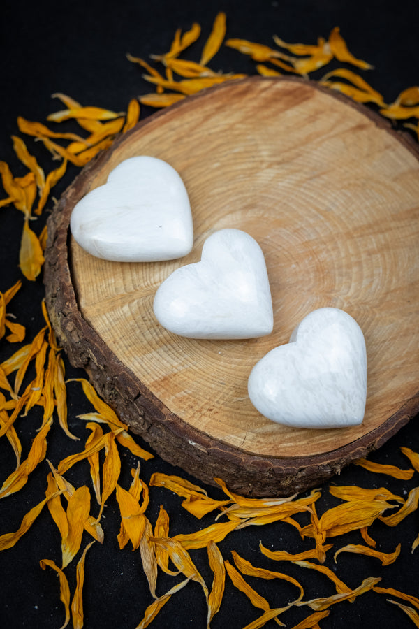 Scolecite Crystal Heart, Gemstone of Inner Peace, Calming Stone for Meditation, High Vibration Crystal for Healing and Awakening