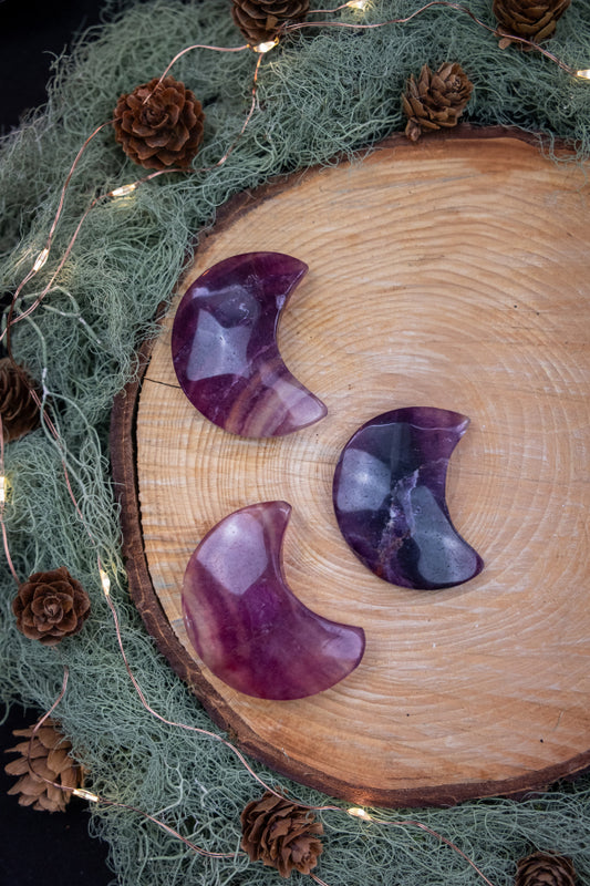 Purple Fluorite Moon Crystal, Calming Gemstone Moon Carving for Focus, Intuition, and Spiritual Clarity, Fluorite Stone Gift