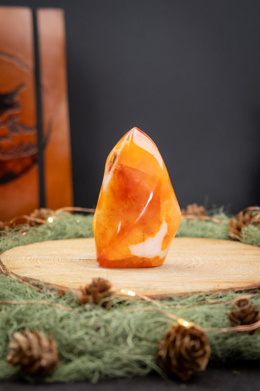 Carnelian Flame Crystal, Healing Stone of Passion, Creativity and Vitality, Energising Gem for Motivation and Confidence