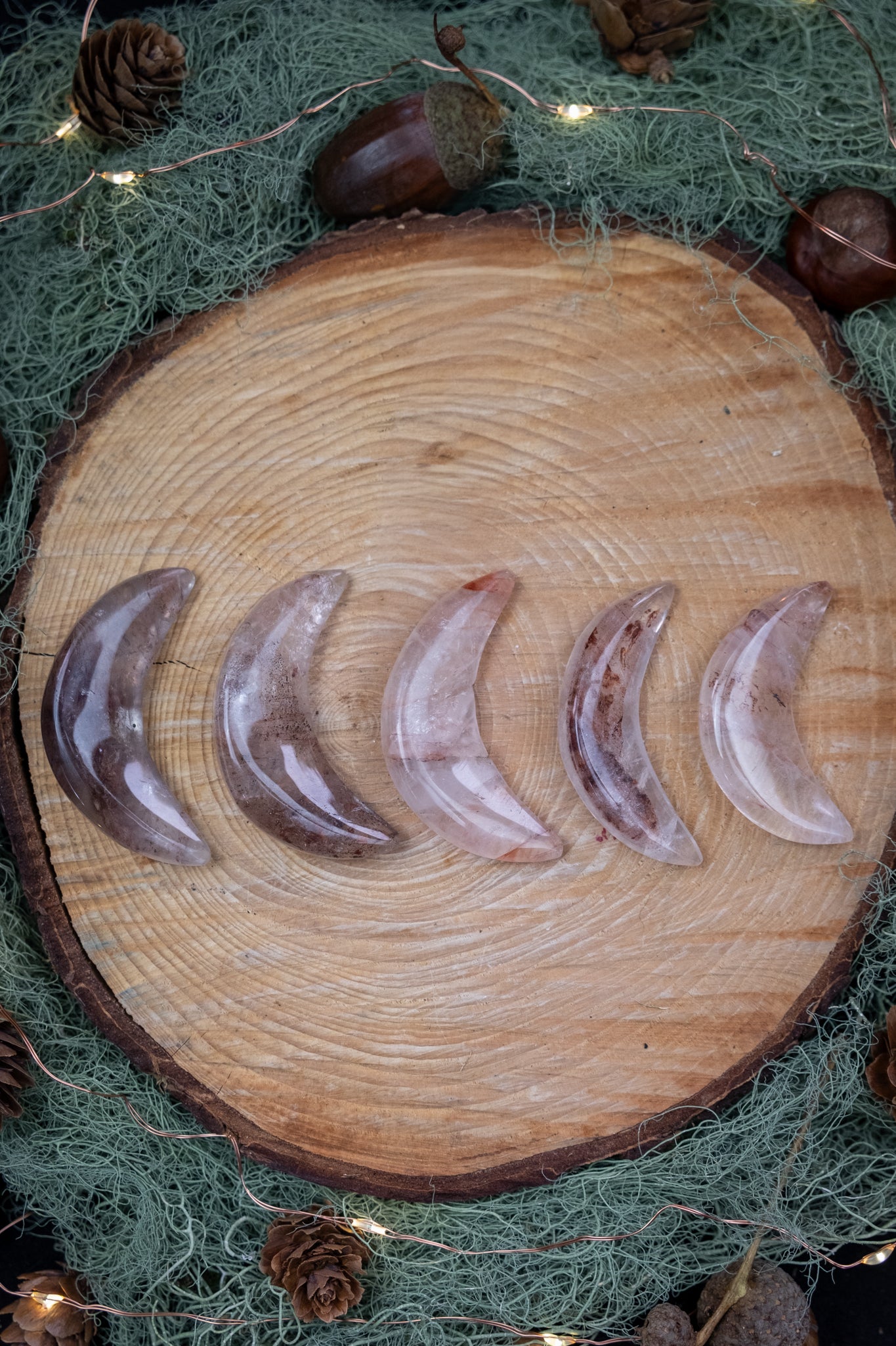 Hematoid Quartz Crescent Moon Crystal, Red Golden Healing Stone for Energy Grounding, Focus, Emotional Balance and Strength